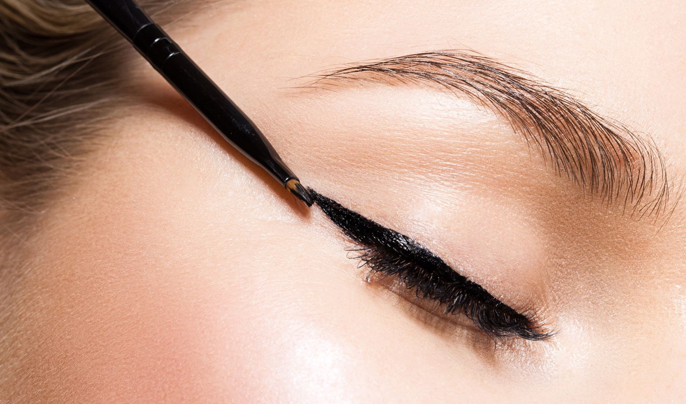Eksperttips: Få en skarp eyeliner med vinger
