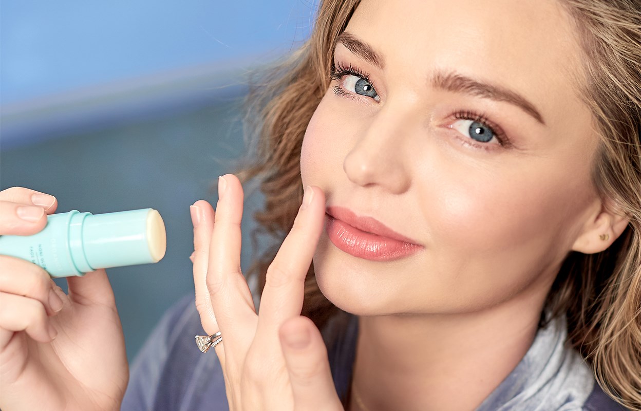 Miranda Kerr forteller om sitt økologiske skjønnhetsmerke Kora Organics