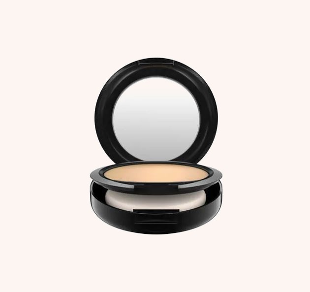 Studio Fix Powder Plus Foundation NC30 Studio Fix Powder Plus Foundation NC30