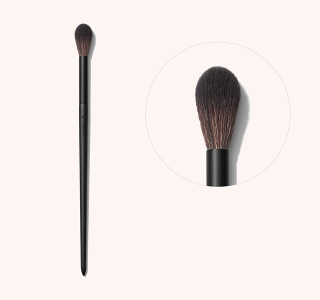 V111 Full Bodied Highlighter Brush V111 Full Bodied Highlighter Brush