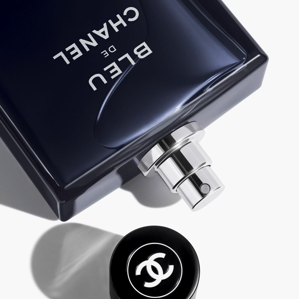 Bleu de chanel kicks 2025