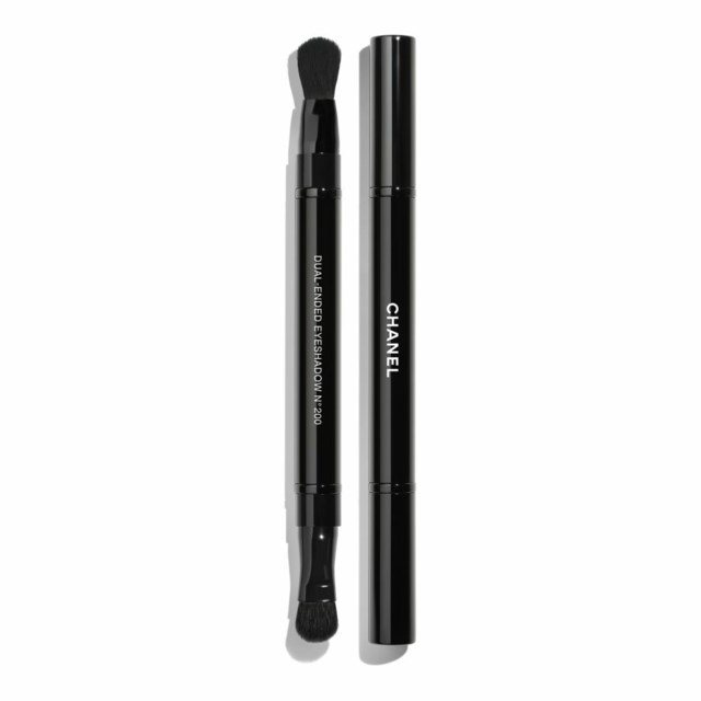 Dual-Ended Eyeshadow Brush: Applies And Blends