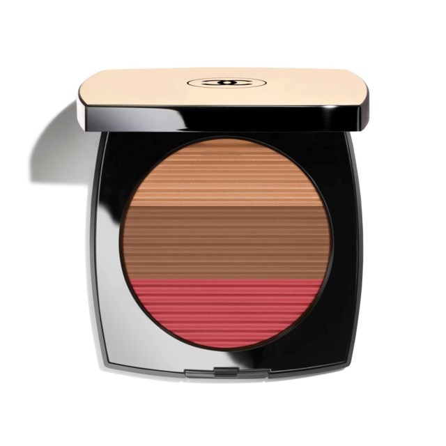 Harmony Of Three Heatlhy Glow Powders. Bronzer, Blush And Highlighter. For Face And Décolleté. Oversize Format. Harmony Of Three Heatlhy Glow Powders. Bronzer, Blush And Highlighter. For Face And Décolleté. Oversize Format.