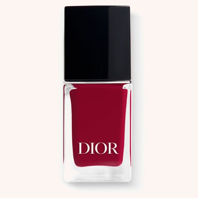Vernis Nail Polish With Gel Effect And Couture Color 853 Rouge Trafalgar Vernis Nail Polish With Gel Effect And Couture Color 853 Rouge Trafalgar