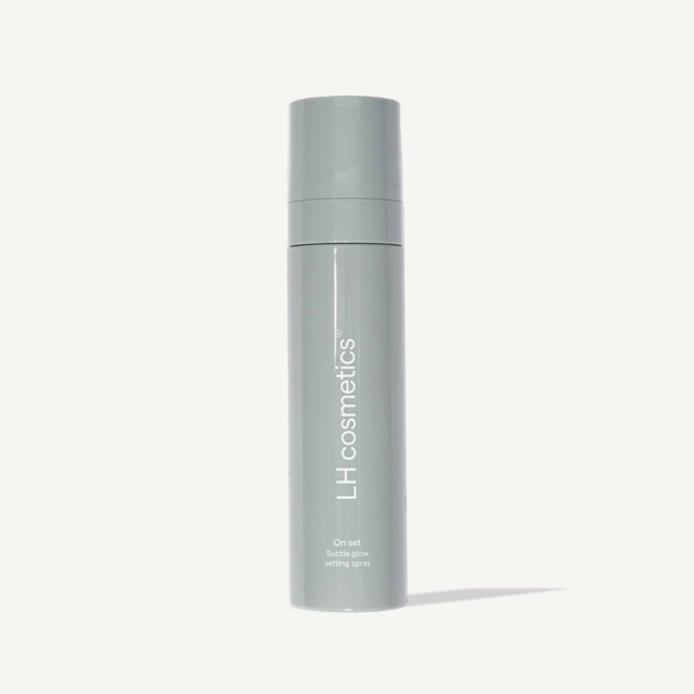 On Set - Subtle Glow Setting Spray On Set - Subtle Glow Setting Spray