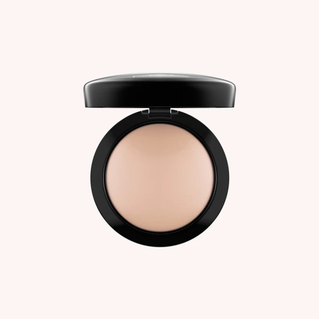 Mineralize Skinfinish/ Natural Medium Mineralize Skinfinish/ Natural Medium