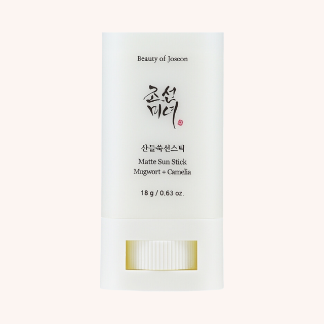 Matte Sun Stick: Mugwort + Camelia SPF50 PA++++ 18 g Matte Sun Stick: Mugwort + Camelia SPF50 PA++++ 18 g